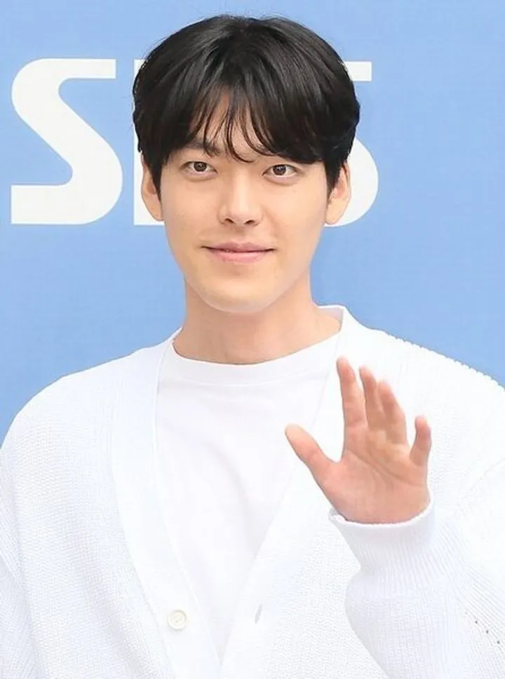 배우 김우빈