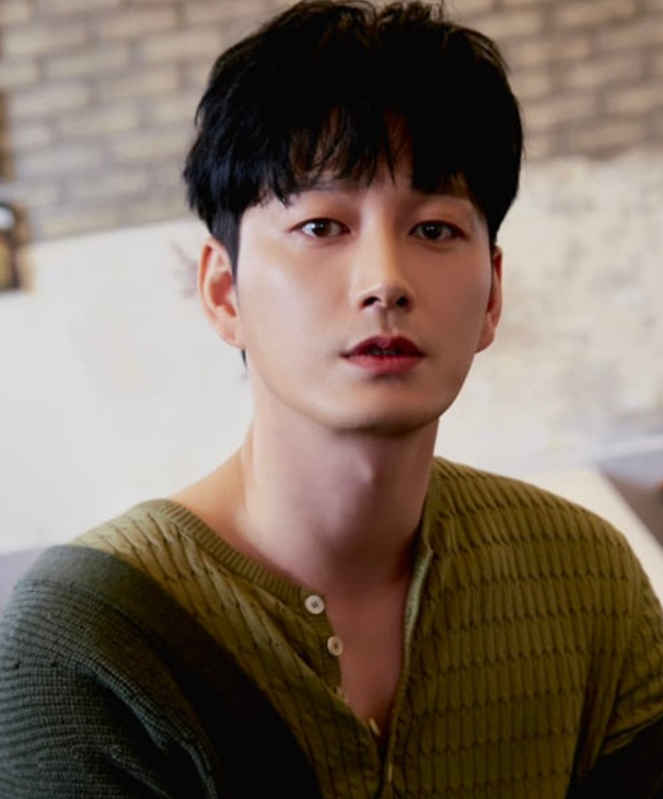 이현욱